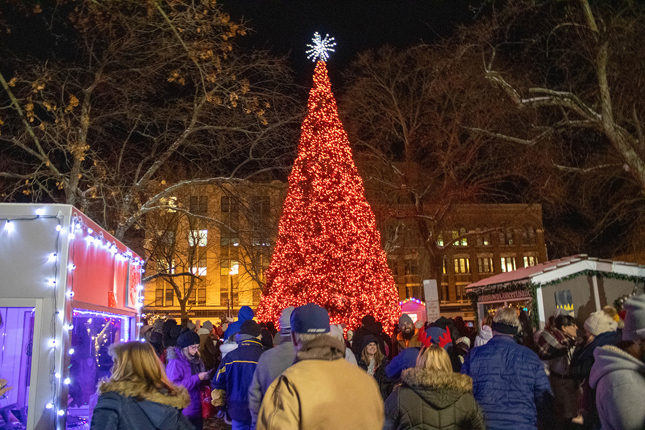 Hometown Christmas Stroll and Light up Night
